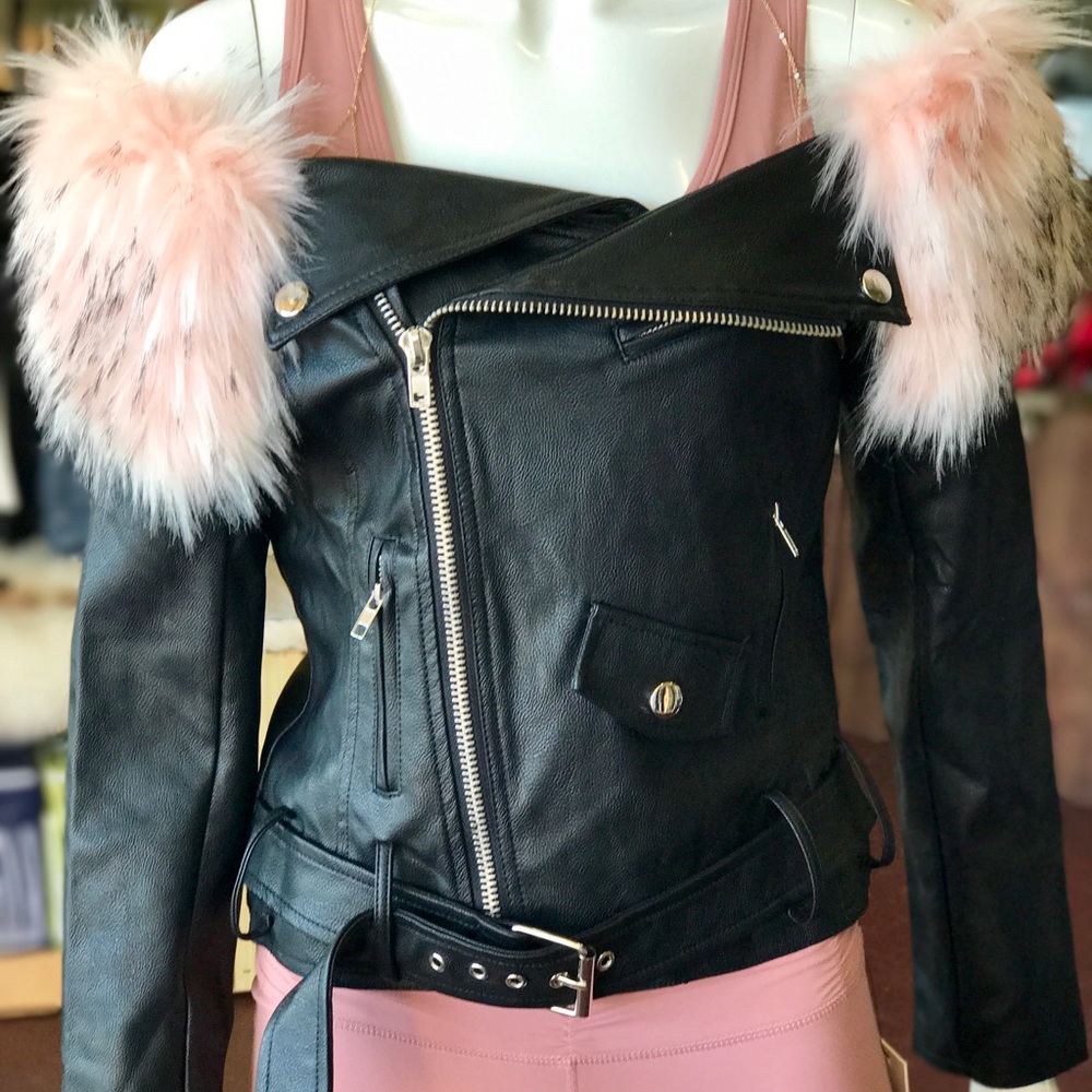 Bomber jacket w/faux fur collar💕