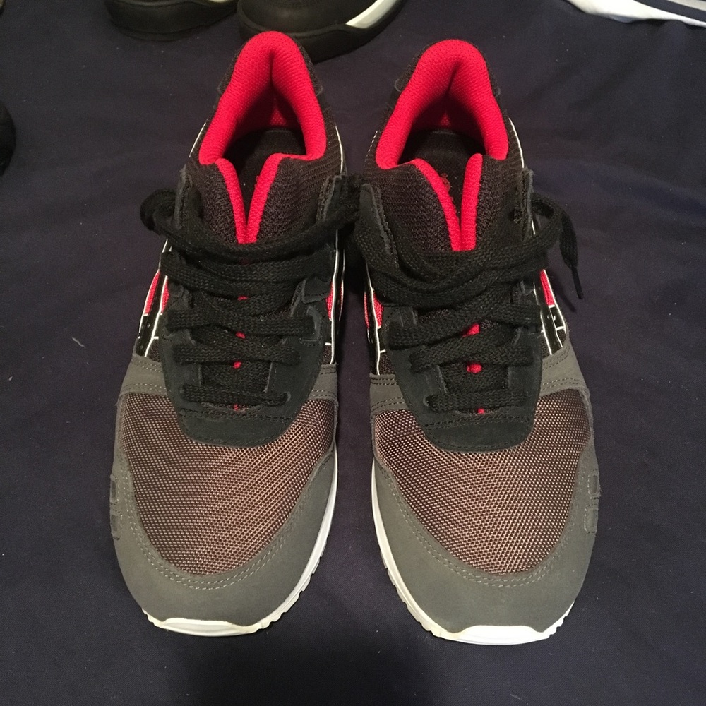 Men's Asics size 9.5