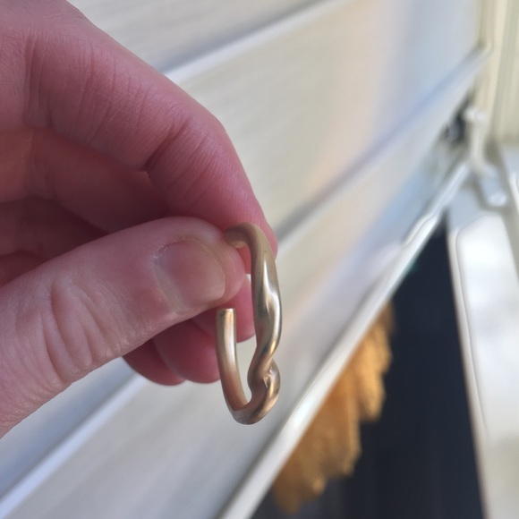 NWT Francesca's Knotted Brushed Gold Hoop Earrings - Picture 6 of 8