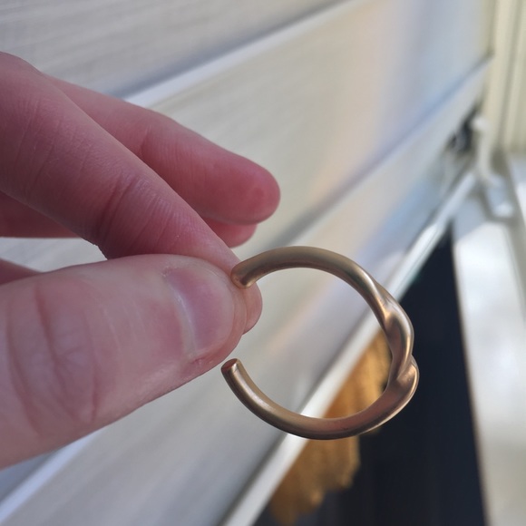 NWT Francesca's Knotted Brushed Gold Hoop Earrings - Picture 8 of 8