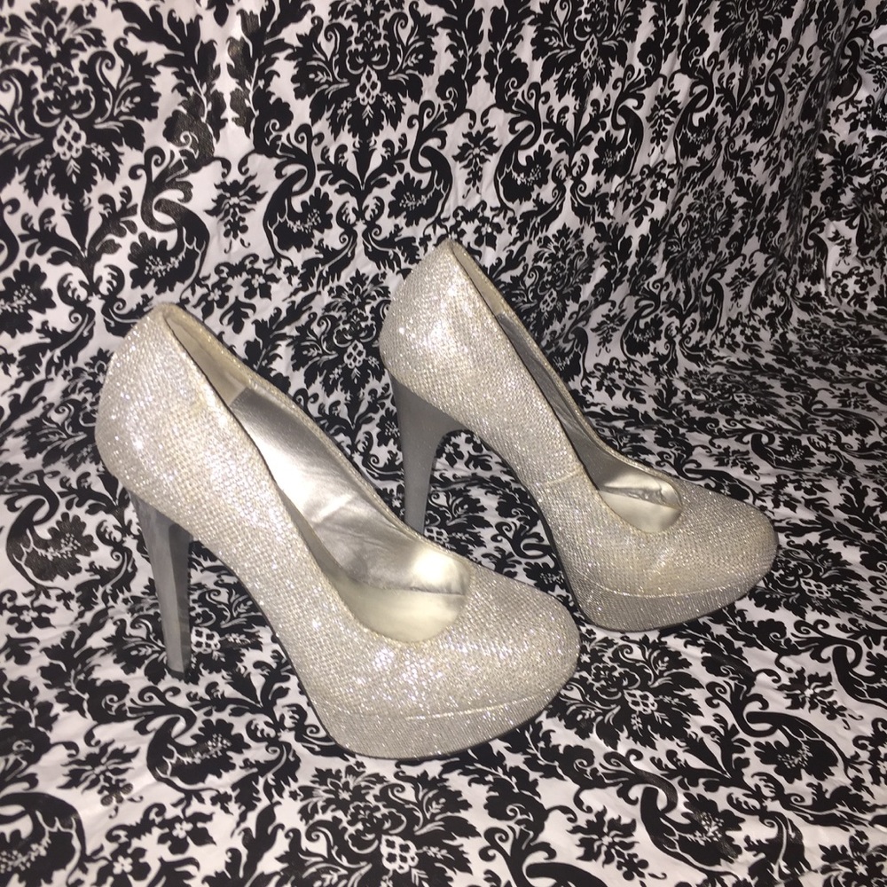 SILVER HEELS 💋