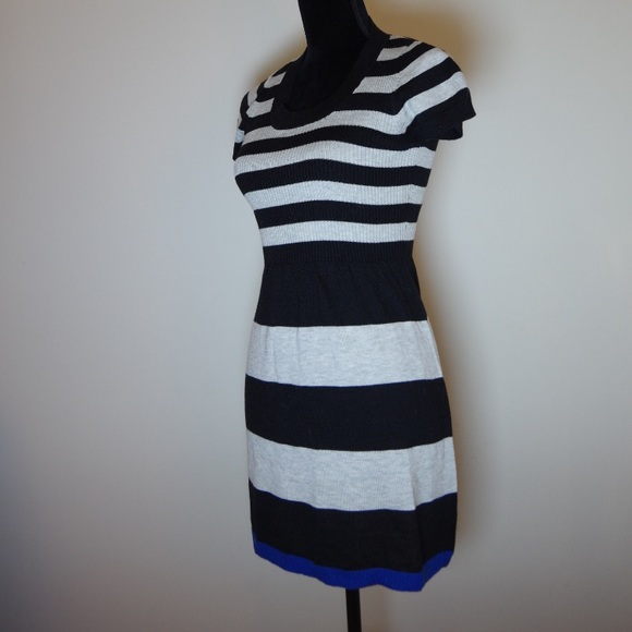 Sweater dress with short sleeves - Picture 3 of 3