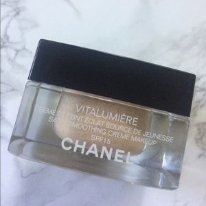 Chanel vitalumiere satin smoothing foundation