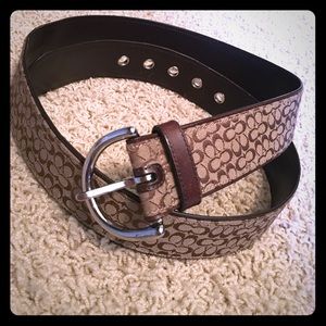 Like NEW! Ladies Coach belt. Sz L.