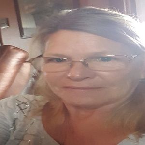 Meet your Posher, Lorie