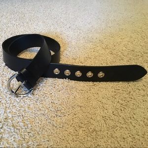 Like NEW! Ladies Coach Belt. Sz L.