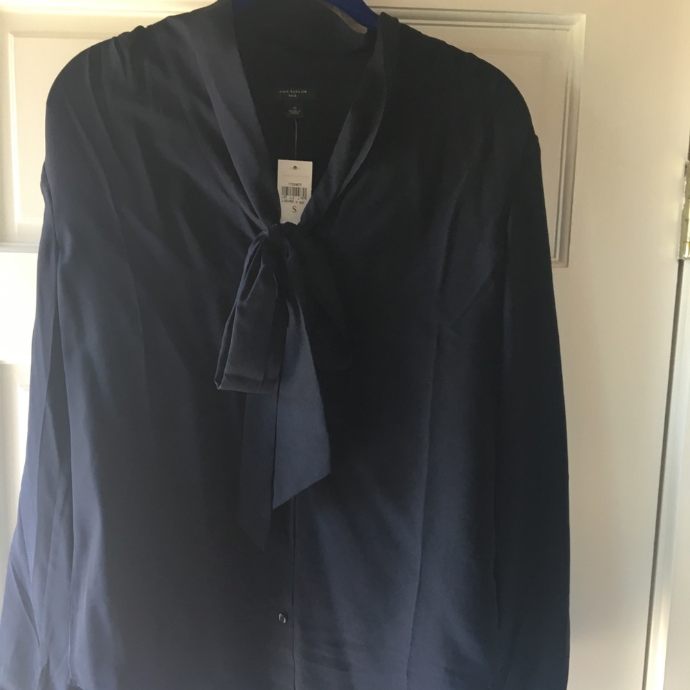 NWT Navy blue ANN TAYLOR silk blouse. Never worn.