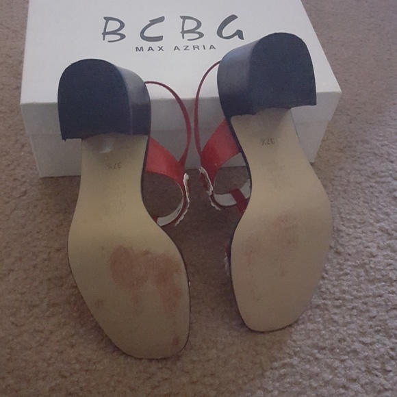 Red patent sandals by BCBG - Picture 2 of 3