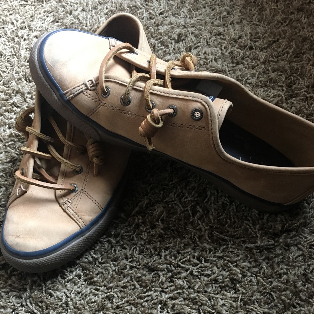 Sperry tan size 10