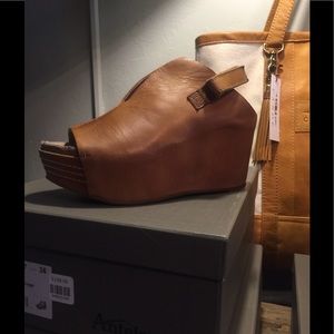 New in box Antelope Clevage shoe Sz 36