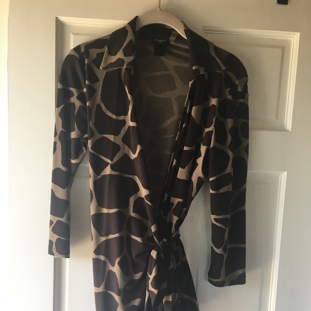ANN TAYLOR wrap shirt. Size small.