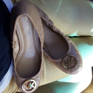 Michael Kors tan flats