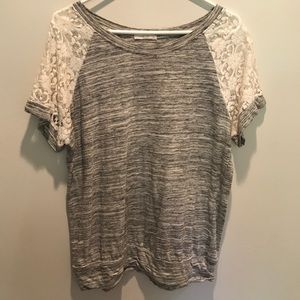 Lightweight shirtsleeve shirt with lace