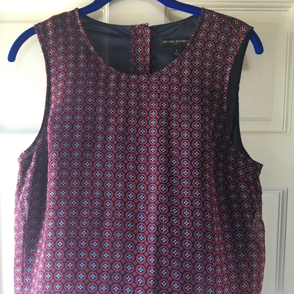 BANANA REPUBLIC burgundy small sleeveless top