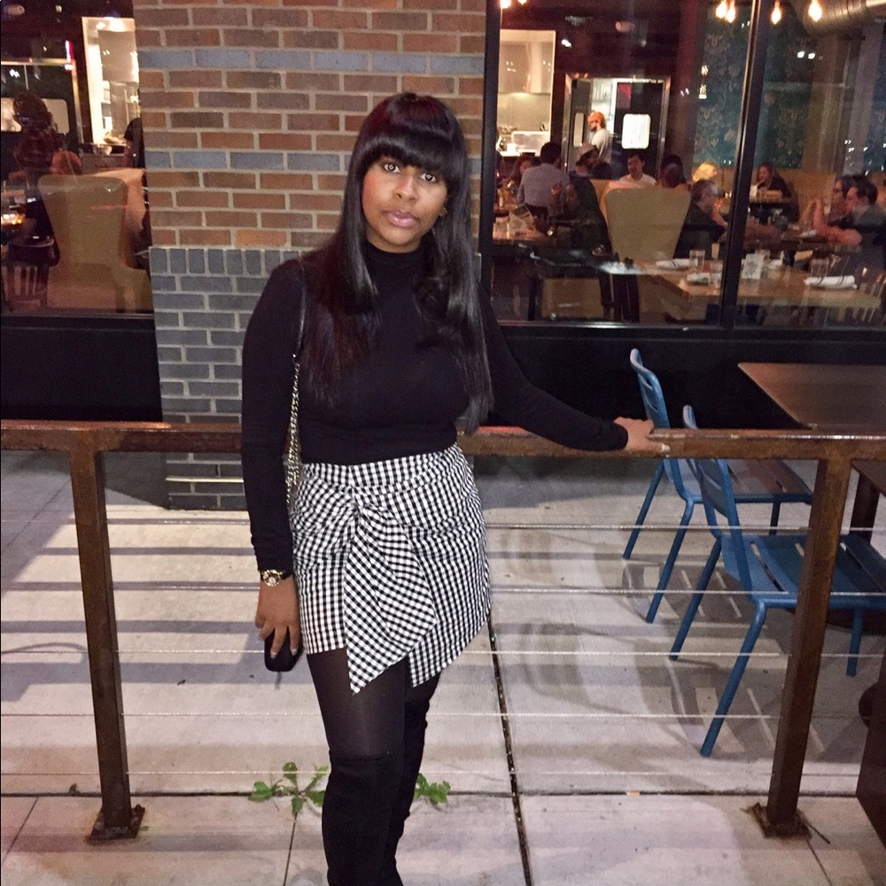 B&W checkerboard skirt.