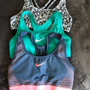 3 XS nike sports bras