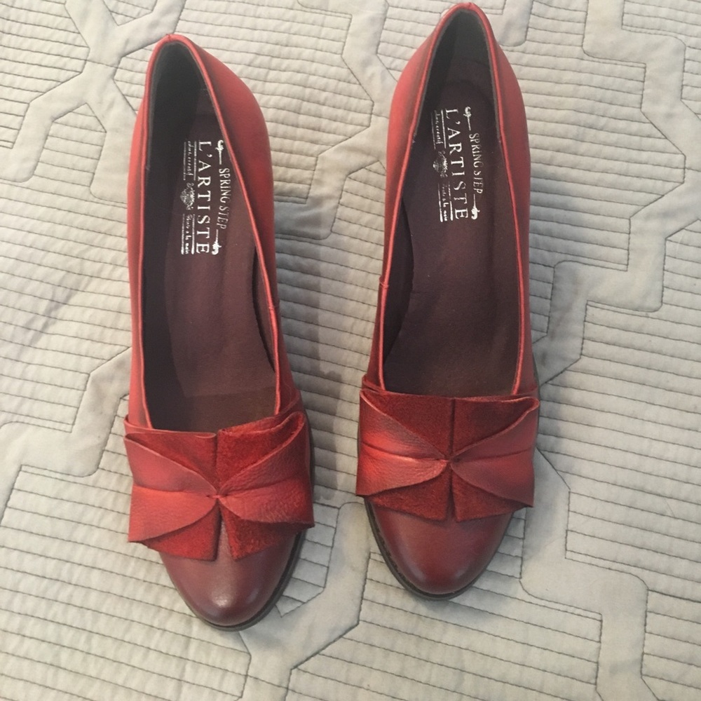 L’Artiste Spring Step red comfort pumps- worn once