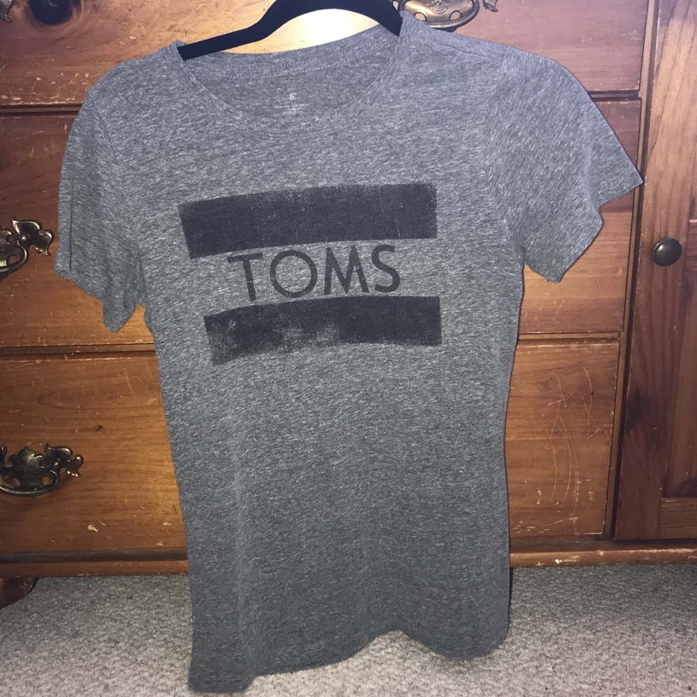 Women’s TOMS shirt. Size S