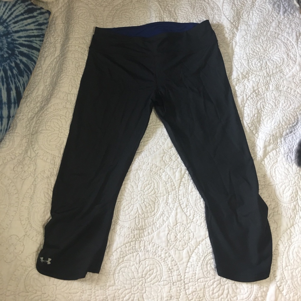 Under armor Capri leggings with blue detail