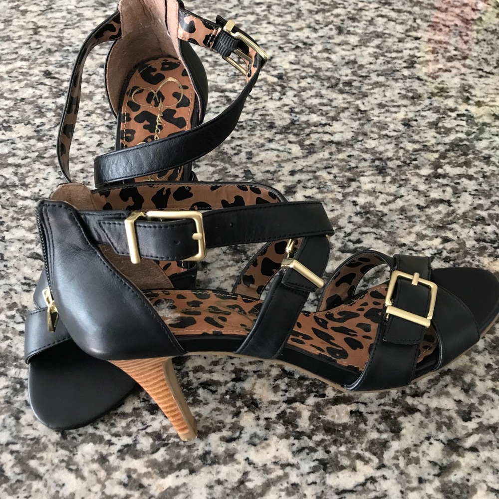 Jessica Simpson black strappy sandals size 6.5