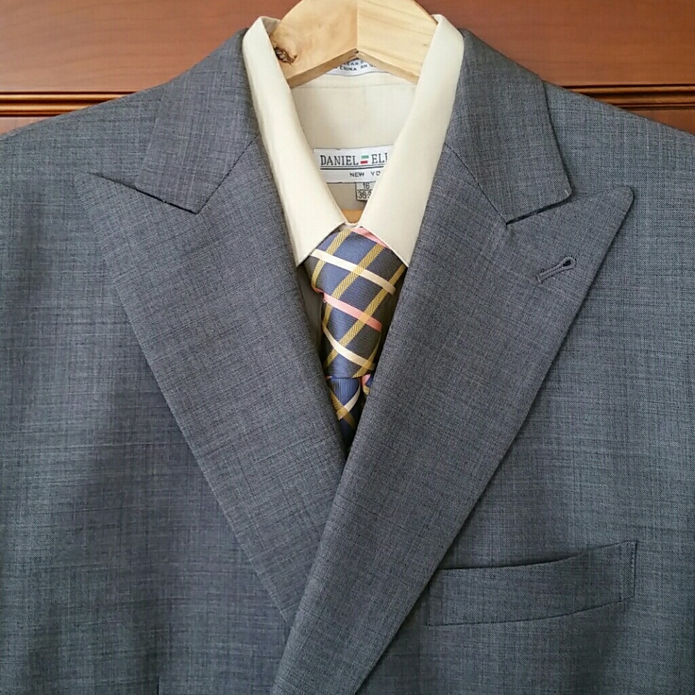 MEN'S SEAN JOHN TWO BUTTON SUIT
