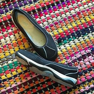 RYKA black slipe on black tennis shoe 7.5
