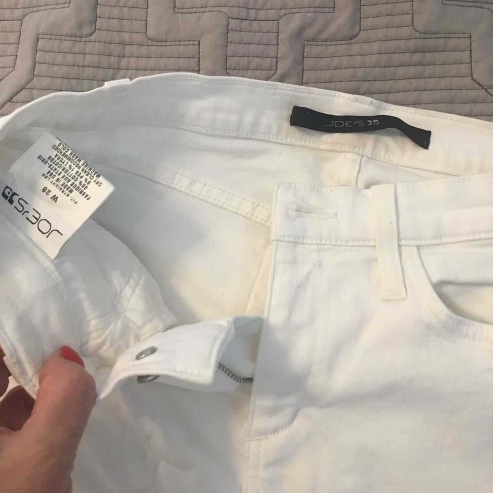 Straight leg size 28 Joe’s Jeans