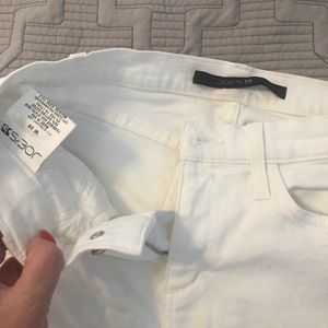 Straight leg size 28 Joe’s Jeans