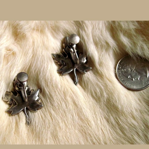 Vintage Fall Theme Mapke Leaf Earrings - Picture 3 of 3