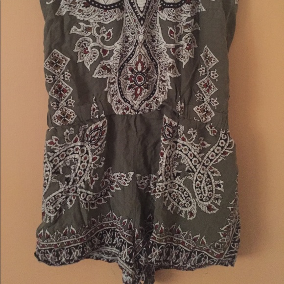 One piece haltertop short piece - Picture 2 of 2