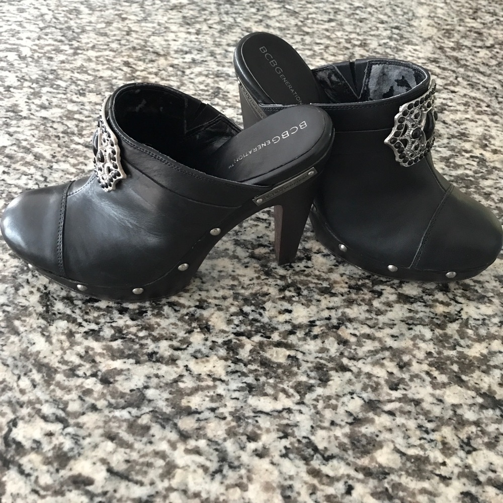 Bcbgeneration BG Davis black clogs size 5.5