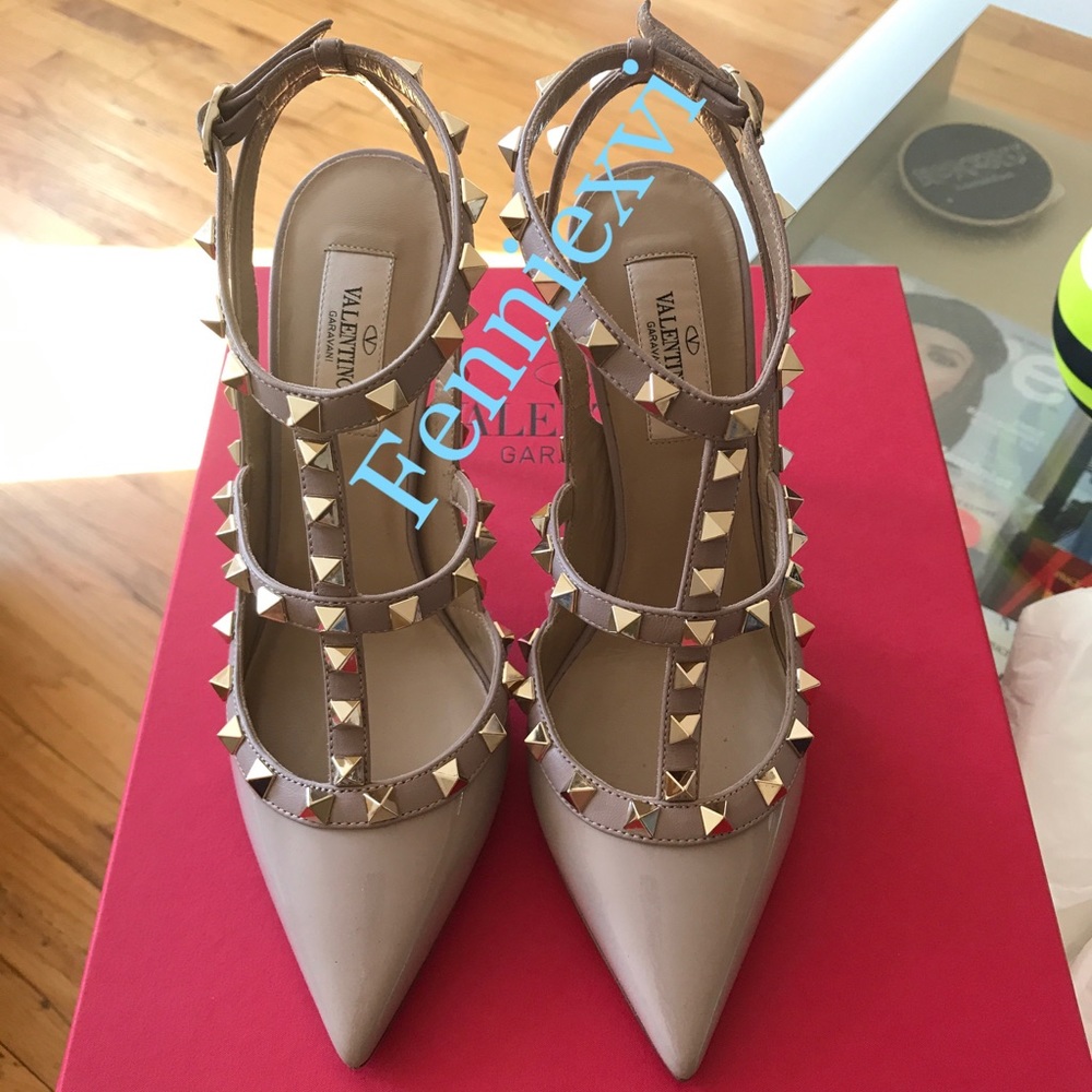 (SOLD) Valentino Rockstud Pumps Nude Patent Size 7