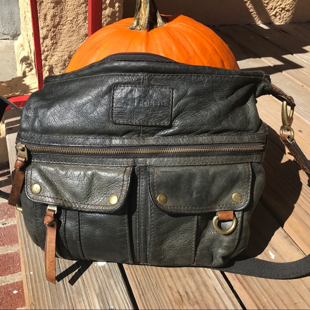 Authentic fossil cross body bag!