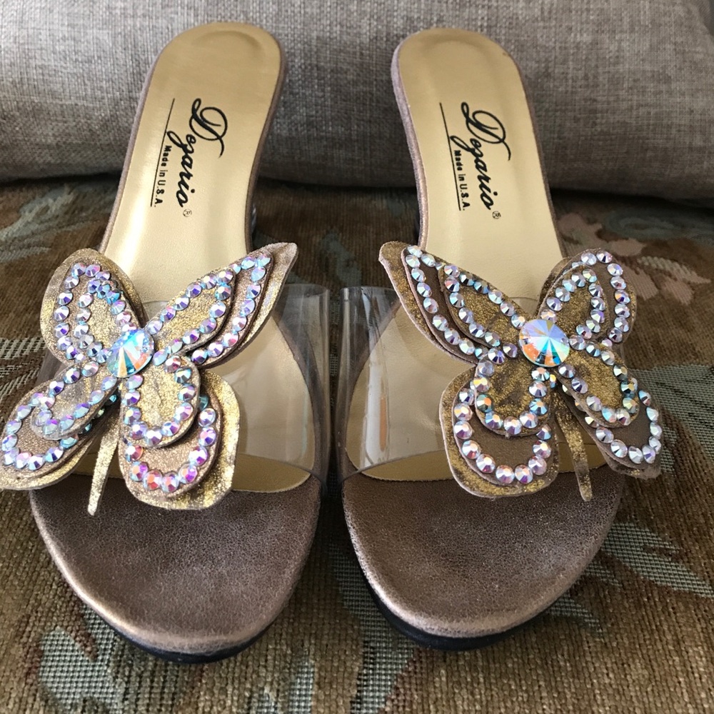 DEZARIO BUTTERFLY LUCITE WEDGE SANDAL