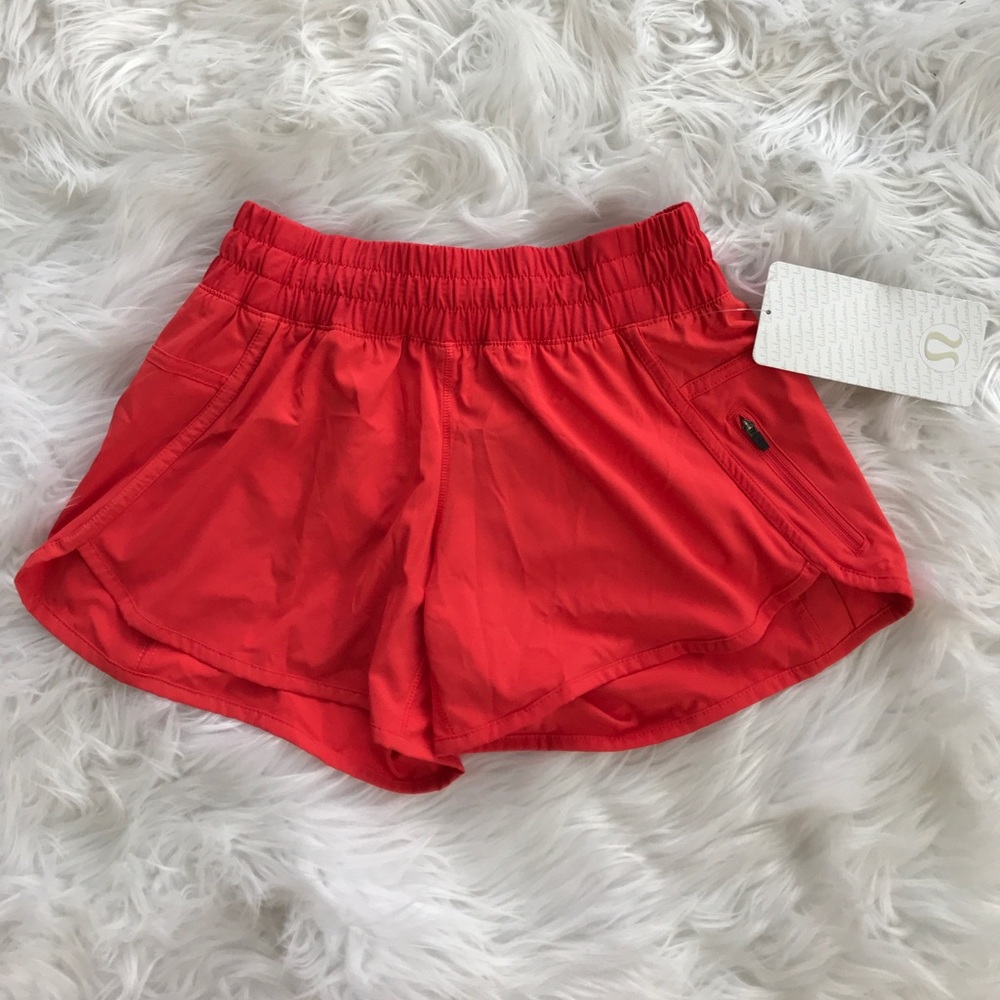 • Lululemon • Tracker Shorts Alarming New - Picture 5 of 6