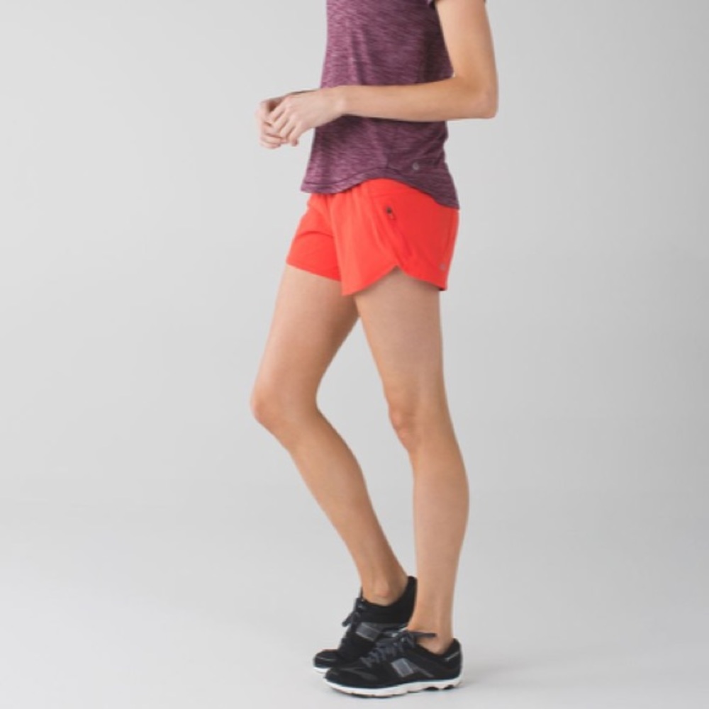 • Lululemon • Tracker Shorts Alarming New - Picture 3 of 6