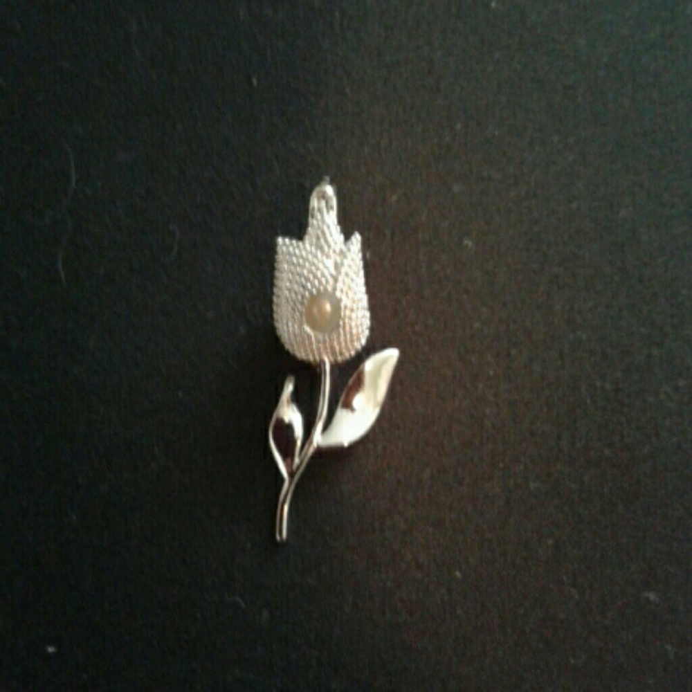 BEAUTIFUL AKOYA PEARL FLOWER PENDANT