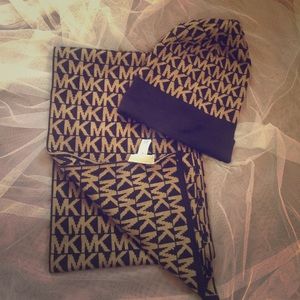 Michael Kors Scarf Set