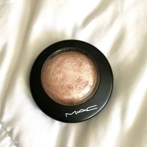 MAC Soft & Gentle Mineralize Skinfinish Highlight