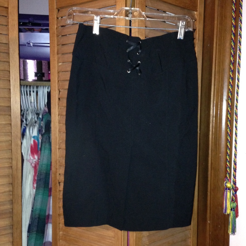 EUC stretchy black pencil skirt.