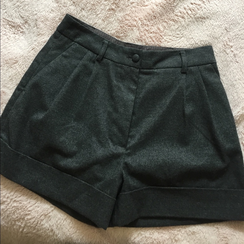 H&M grey, pleated shorts