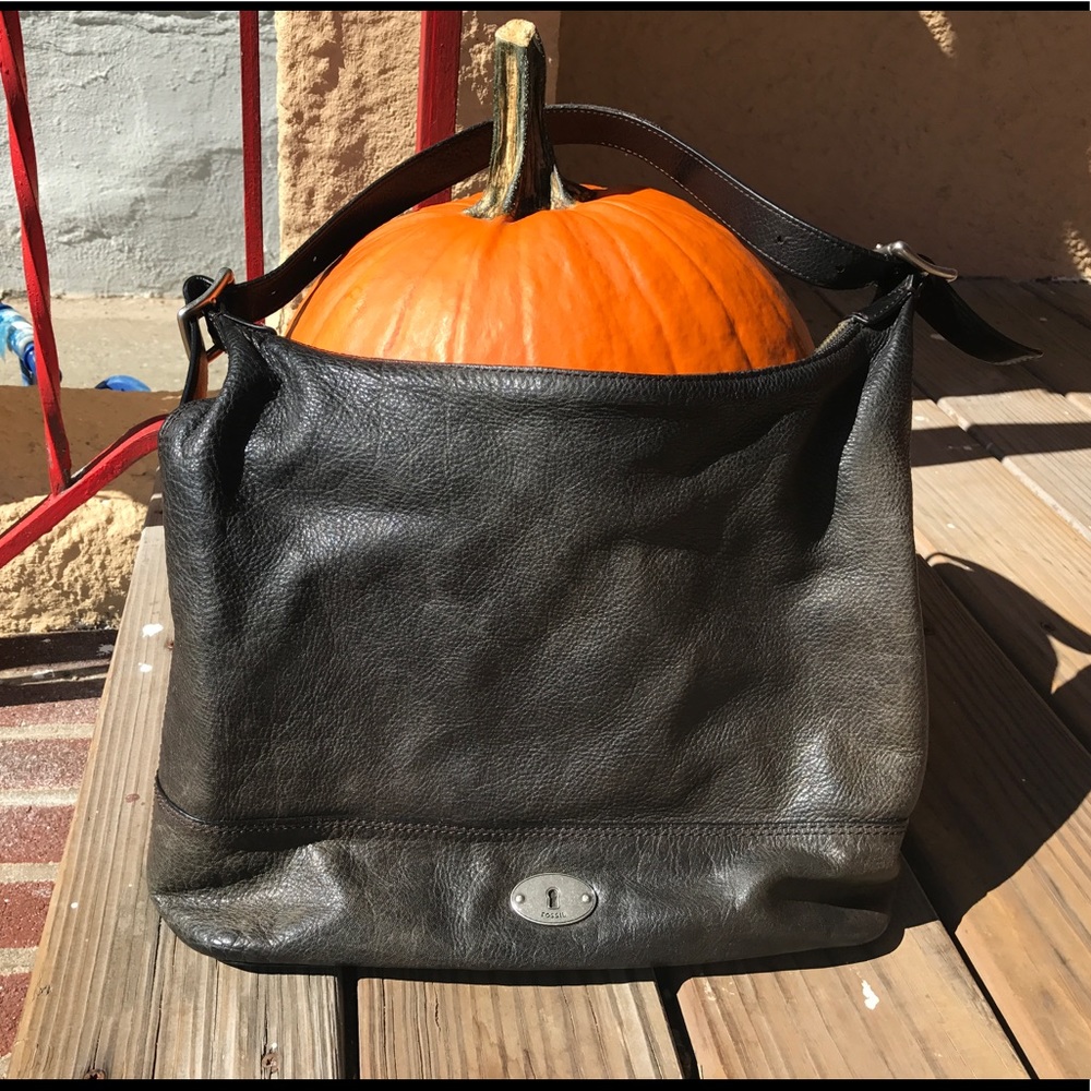 Gorgeous fossil shoulder bag!