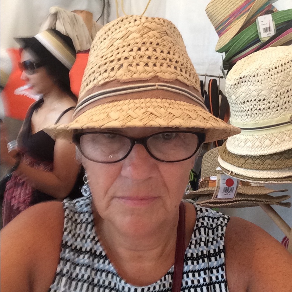 Meet your Posher, Debra