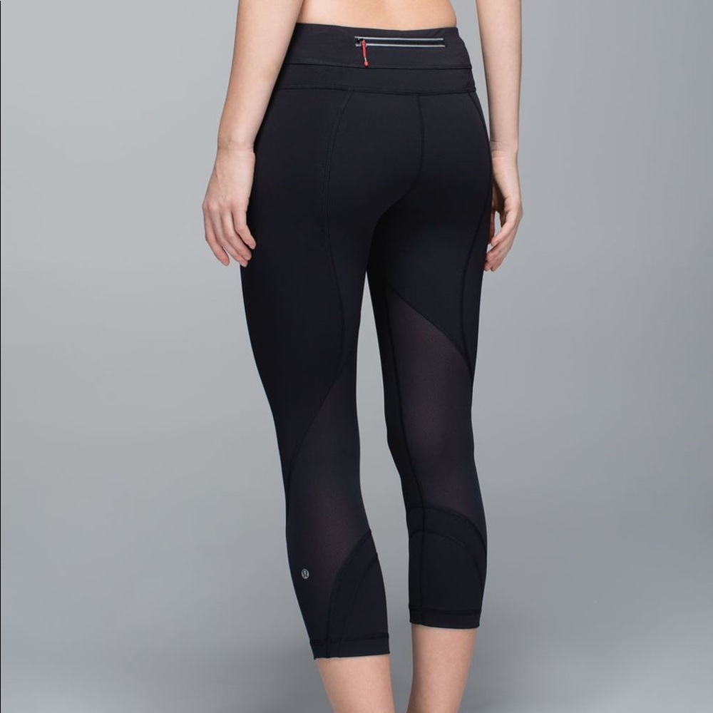 Lululemon cropped yoga pants