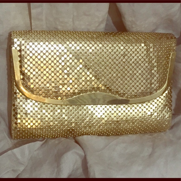 Chic Gold Clutch - Picture 2 of 4