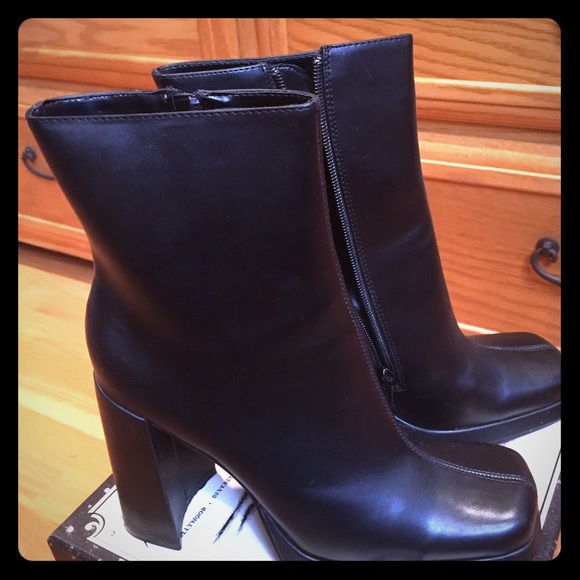 Shoes - Women's Black Boots