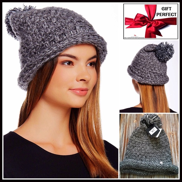 MODENA Accessories - ❗️1-HOUR SALE❗️POM POM BEANIE❤️GIFT PERFECT❤️HAT