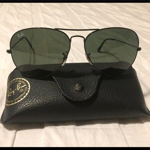 Ray Ban Aviators - Black Frame x Black Glass