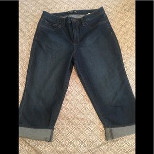 Loose fit Capri jeans