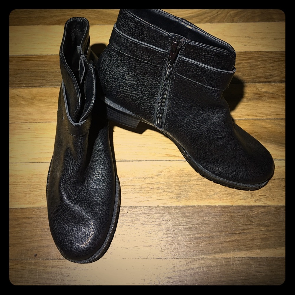Aerosoles Winterride  6.5m black leather booties